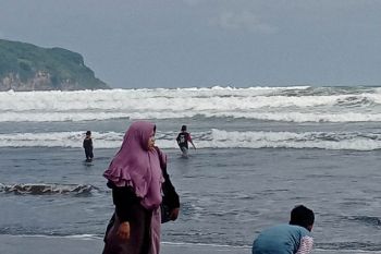 BMKG:  Waspadai potensi gelombang tinggi di laut selatan Jabar-DIY
