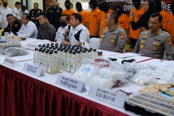 BC Batam dan Polda Kepri gagalkan penyelundupan narkoba