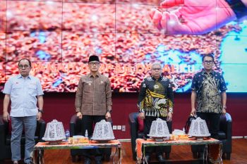 Pj Gubernur Sulsel bahas transisi kekuasaan pada Diskusi Demokrasi UNM