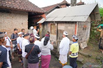 Pemkab Gianyar perbaiki rumah tak layak huni dan salurkan BLT