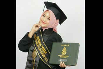 "Campus Ambassador" Rena Selvia wisudawan terbaik UIN Walisongo