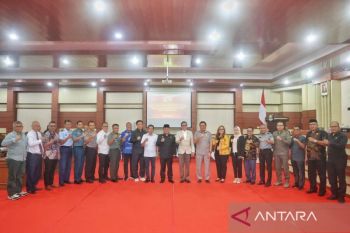Pj Gubernur Pertanggungjawabkan APBD TA 2023 dalam Paripurna DPRD Sultra