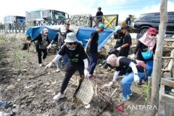 Srikandi PLN Babel ambil bagian menjaga kelestarian lingkungan