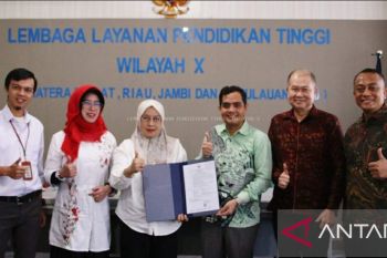 LLDIKTI X serahkan SK Guru Besar Pertama Universitas Dinamika Bangsa