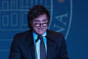 Presiden Argentina menuduh jurnalis televisi sengaja memukulnya dengan mikrofon