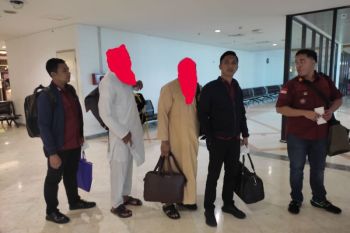 Imbas donasi paksaan, Imigrasi Blitar deportasi dua WNA asal Pakistan