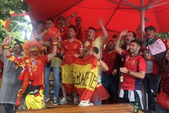 Suporter Spanyol yakin La Furia Roja kalahkan Kroasia