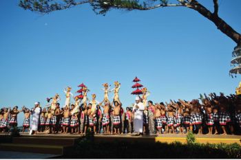 DELEGASI WORLD WATER FORUM IKUT UPACARA SEGARA KERTHI