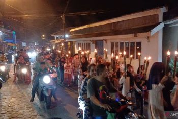 Masyarakat Tanjungpinang lestarikan pawai obor keliling sambut Idul Adha