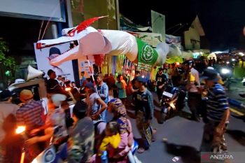Santri dan masyarakat Bangil rayakan malam Idul Adha 1445 H