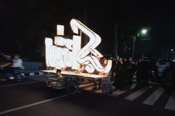 Umat Muslim di Mataram menggelar pawai takbiran sambut Idul Adha