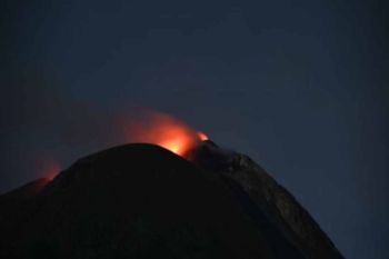 PVMBG  imbau warga tiga desa di kaki gunung Lewotolok waspada