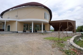 Lapak PKL Lingkar Selatan Mataram dilengkapi "rooftop"