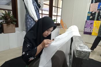 Dinas UKM siapkan pelatihan pembuatan tas dari Batik Mataram