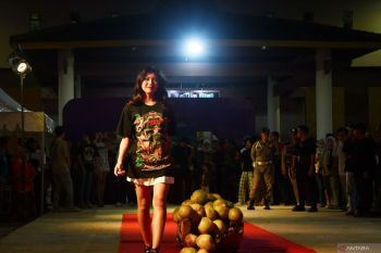 Peragaan kaos printing digital di Madiun