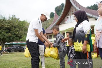 Pemkab Solok Selatan salurkan bantuan BAZNas