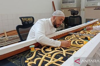 Menyulam kemegahan kiswah Ka'bah sepanjang 4 meter