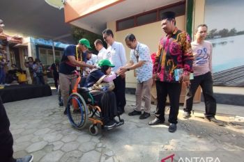 Dispar Kulon Progo menggelar "farmtrip difable" bagi disabilitas