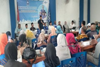 Bakal Cabup Kulon Progo memaparkan visi dan misi di depan kader PAN