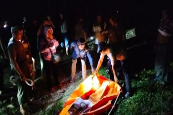 Polisi evakuas jasad wanita di Sungai Buaya Deli Serdang