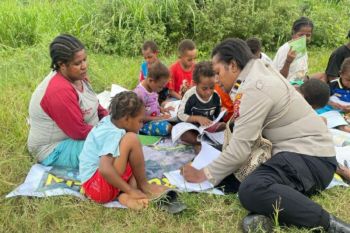 Indonesian police enhance community literacy amid busy duties in Papua