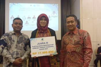 Gerakkan partisipasi pegawai daur ulang sampah, PLN sediakan mesin penampung botol plastik dan baju bekas