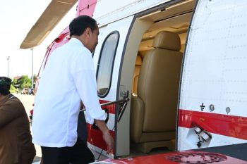 Jokowi kunjungi Barito Timur naik helikopter Super Puma