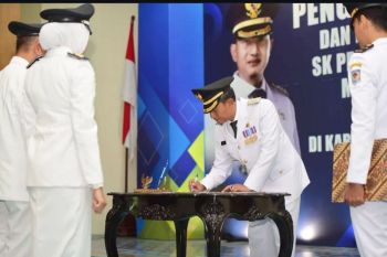 Sebanyak 153 kades di Pacitan terima SK perpanjangan
