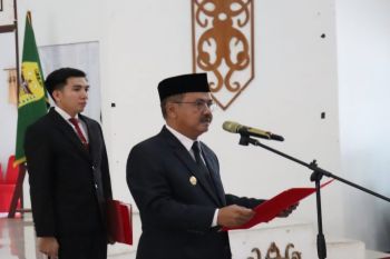 Penjabat Bupati Gunung Mas minta kades bantu kelancaran coklit