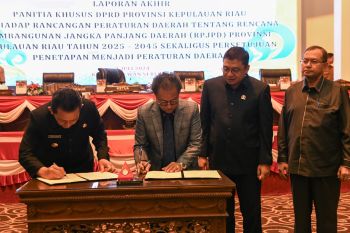 Pemprov Kepri dan DPRD tetapkan perda RPJPD tahun 2025-2045
