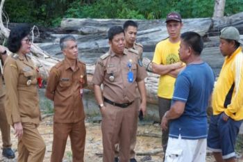 Pemkab Lamandau tinjau rencana pembangunan jembatan Desa Toka