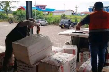 Balai Karantina Papua Tengah periksa 887 Kg kayu gaharu tujuan Jakarta