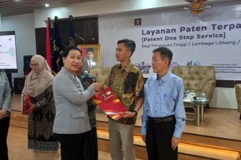 Kemenkumham Lampung serahkan 42 sertifikat hak paten