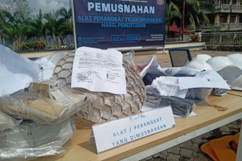 Balai SFR Lampung musnahkan 46 perangkat komunikasi tak berizin dan bersertifikat
