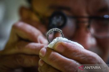 Harga emas batangan Antam naik Rp5.000 jadi Rp1,368 juta per gram