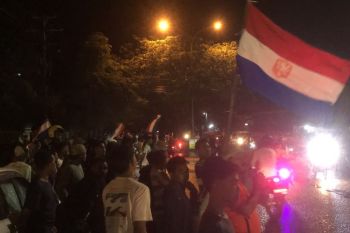 Penggemar  Belanda di Ambon konvoi kemenangan atas Rumania di Euro 2024