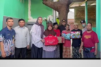 Dinsos salurkan bantuan ke warga terdampak banjir di Mataram