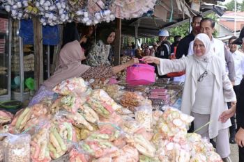 Presiden Jokowi dan Ibu Iriana kunjungi Pasar Sentral Palakka Bone