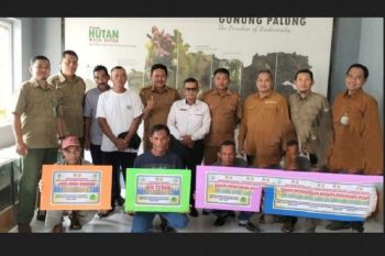 Balai Tanagupa salurkan bantuan UMKM bagi pokmas di sekitar hutan
