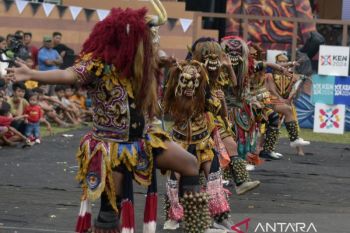 Karnaval topeng Festival Krakatau 2024