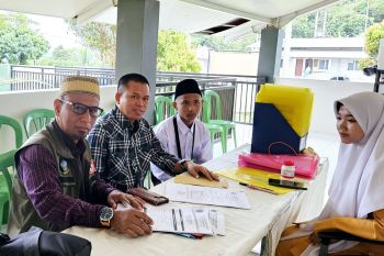Ketua BPW KKSS Kepri berikan beasiswa kepada seorang pelajar asal Bintan