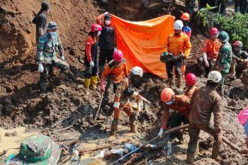 Satu korban tanah longsor di Blitar ditemukan setelah satu minggu pencarian