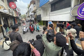 STSJ Yamaha fasilitasi anak muda belajar fotografi bersama Donny Sophandi