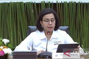 Menkeu Sri Mulyani laporkan APBN defisit Rp77,3 triliun pada semester I-2024