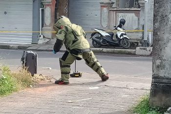 Polres Badung cari pemilik koper kosong dikira berisi bom