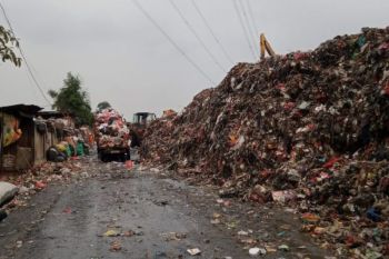Longsor di UPTD Pengelolaan Sampah Kota Depok