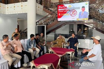 Sekda Sultra temui  masyarakat protes jalan Andoolo-Tinanggea