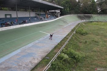 Bangunan velodrome malang rusak tak terawat