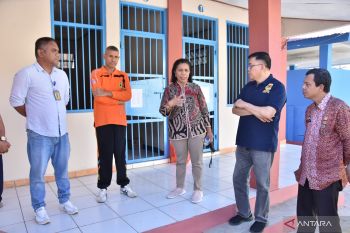 Kakanwil Kemenkumham  NTT harapkan  petugas Rudenim sering-sering ajak imigran bicara