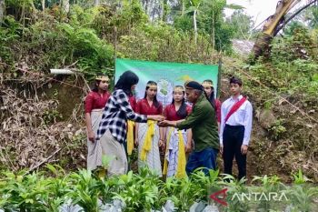 Pemenang LH Internasional Swiss tanam 6.000 rotan di Meratus HST